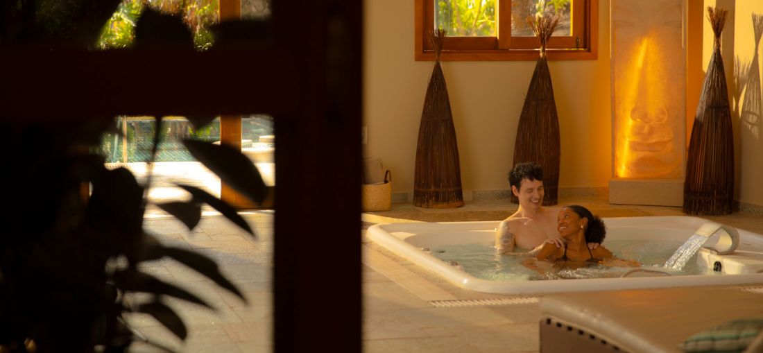 Piquenique romântico à beira da piscina do Thermas Park Resort & Spa