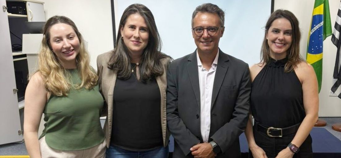  Bianca Stanquevis (HCC), Cássia Montouro e Tiago Farina Matos (NIFIPO), e Dra. Carine Mauro (HCC)