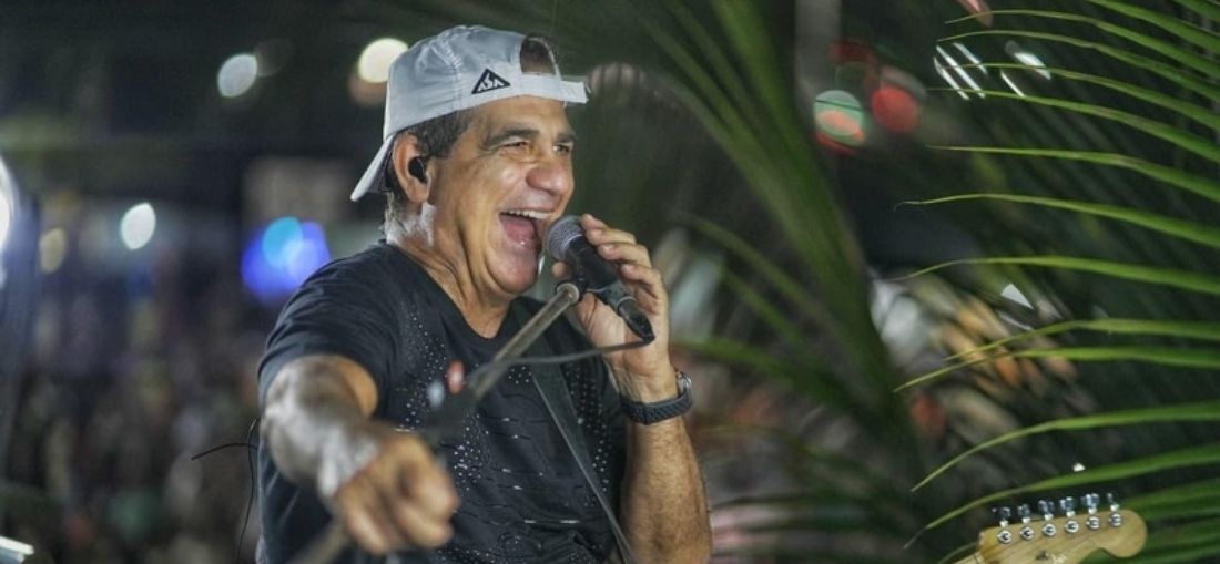 Durval Lelys sobe ao trio com um repertório que passa por diferentes momentos de sua história no axé e nas micaretas | Créditos: Divulgação