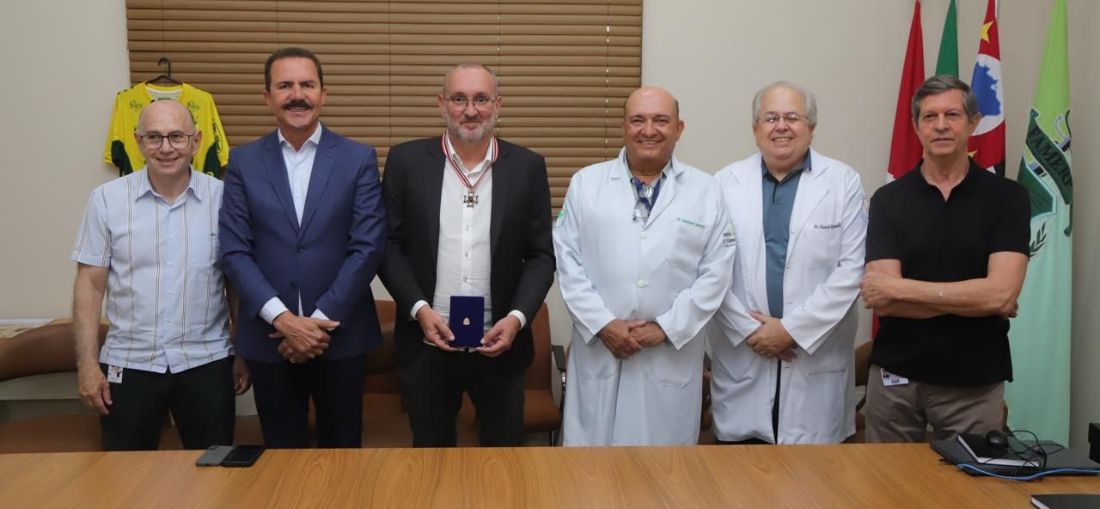 Virologista da Famerp/Funfarme recebe Colar de Honra ao Mérito Legislativo da Alesp por contribuições à ciência e à saúde pública