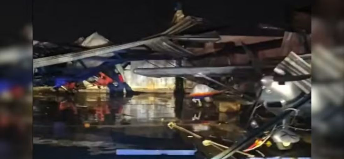 Aeronaves ficam danificadas após forte chuva causar a queda de hangares em Ibirá (SP) — Foto: Arquivo pessoal 