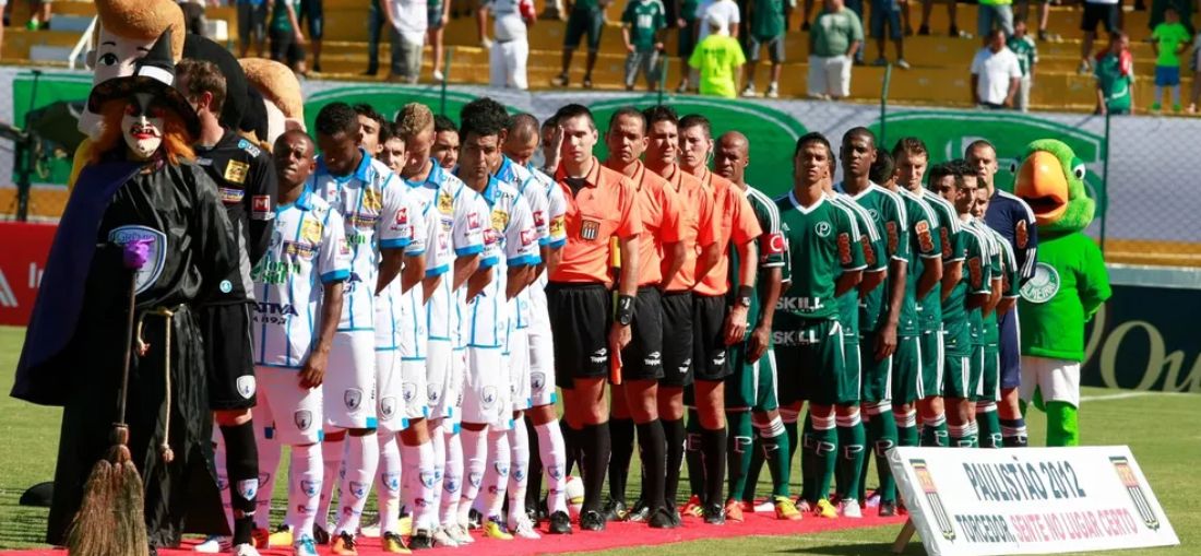 Catanduvense em jogo contra o Palmeiras pelo Paulistão de 2012 — Foto: Divulgação/Catanduvense 