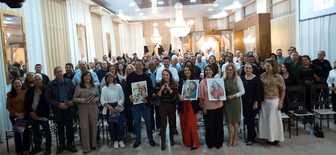 Parceria fortalece apoio à Fundação Padre Albino e resulta em homenagem à Renata Abreu