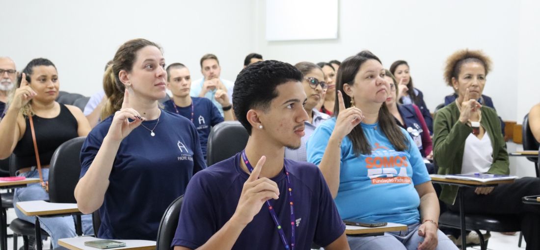 NAP UNIFIPA inicia curso de LIBRAS para colaboradores da Fundação Padre Albino